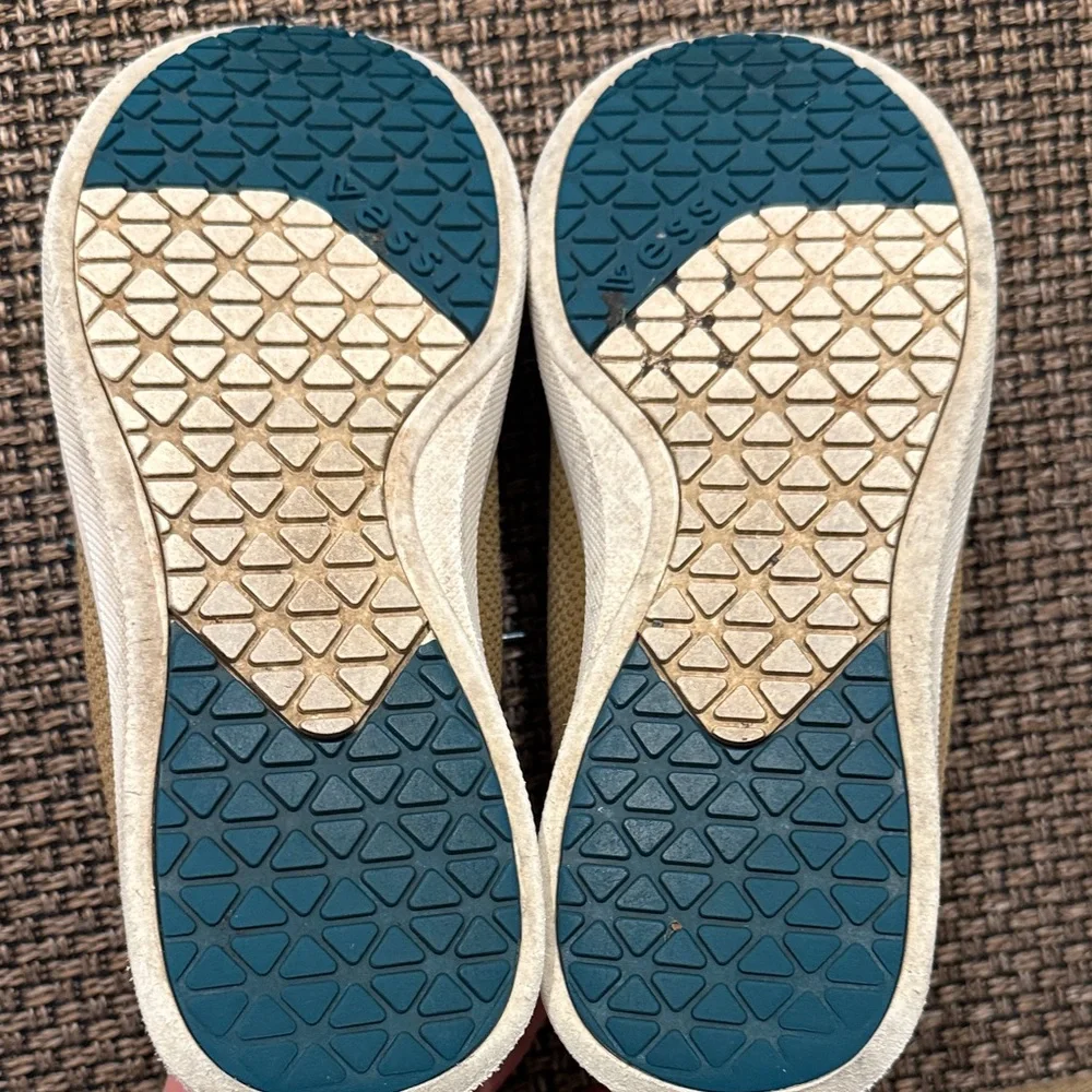 Vessi Weekend Classic Women’s Waterproof Sneakers (size 6) - Picture 7 of 8
